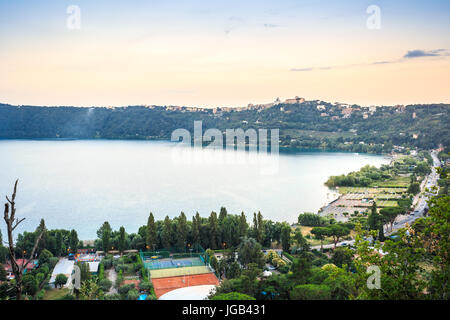 Castel Gandolfo und Albano See, Latium, Italien Stockfoto