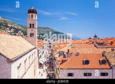 Kroatien-Dubrovnik-Kroatien-Blick von Stadtmauern der Stradun Haupt Straße Dubrovnik Placa Dubrovnik Stradun Dubrovnik alte Stadt Dubrovnik Kroatien Stockfoto