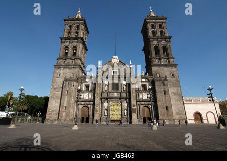 Stadt PUEBLA, PUEBLA, Mexiko - 2012: The Puebla Kathedrale ist eine koloniale Kathedrale befindet sich im historischen Zentrum der Stadt. Stockfoto