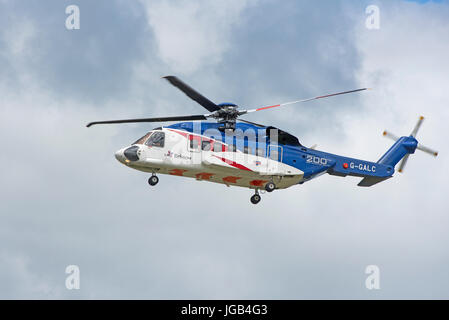 Bristols S92A Hubschrauber auf Übungsflug über Inverness Airport in Highland Region in den schottischen Highlands. VEREINIGTES KÖNIGREICH. Stockfoto