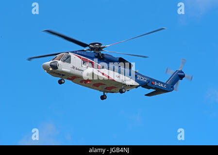 Bristols S92A Hubschrauber auf Übungsflug über Inverness Airport in Highland Region in den schottischen Highlands. VEREINIGTES KÖNIGREICH. Stockfoto