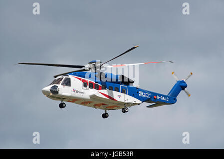 Bristols S92A Hubschrauber auf Übungsflug über Inverness Airport in Highland Region in den schottischen Highlands. VEREINIGTES KÖNIGREICH. Stockfoto