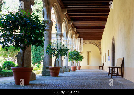 Cuacos de Yuste, Provinz Cáceres, Extremadura, Spanien.  Monasterio de San Jeronimo de Yuste.  Kloster von Yuste.   Das Kloster und die Kaiser-Garten. Ch Stockfoto