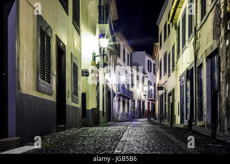 Romantische Straße in Funchal, Madeira, Portugal. Stockfoto