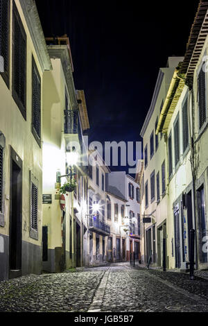 Romantische Straße in Funchal, Madeira, Portugal. Stockfoto