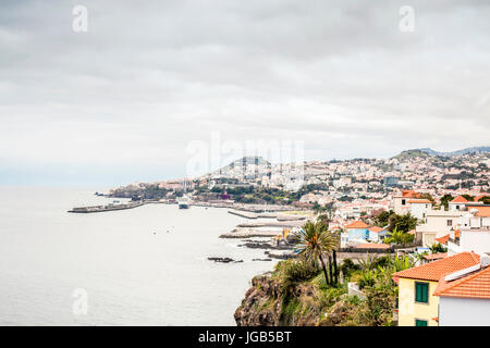 Wunderschön gelegene Hauptstadt von Madeira, Funchal, Portugal Stockfoto