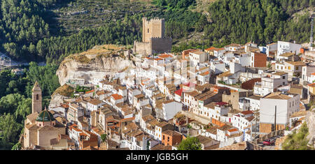 Panorama Bergdorf Alcalá del Júcar, Spanien Stockfoto