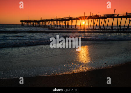 Die Kitty Hawk Pier entlang den Outer Banks von North Carolina Stockfoto