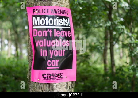 Autofahrer lassen nicht auf Ihr Auto Polizei Warnschild Wertsachen. Stockfoto