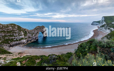 Auf der Oberseite Durdle Door an jurassic Küste in Dorset, England Stockfoto