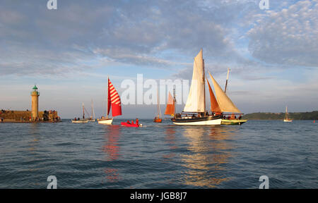 Alten Segelregatta, Jetée de Penthièvre, Binic Hafen in der Nähe von Saint-Brieuc, Côtes-d ' Armor, Bretagne, Bretagne, Frankreich Stockfoto