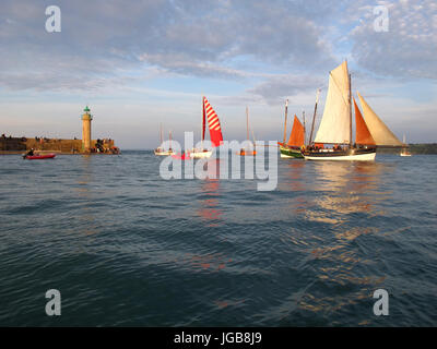 Alten Segelregatta, Jetée de Penthièvre, Binic Hafen in der Nähe von Saint-Brieuc, Côtes-d ' Armor, Bretagne, Bretagne, Frankreich Stockfoto