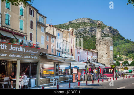 Frankreich, Languedoc-Roussillon, Departement Gard, Anduze, Tour de l ' Horloge auf Plan de Brie, Teil der mittelalterlichen Stadtbefestigung Stockfoto