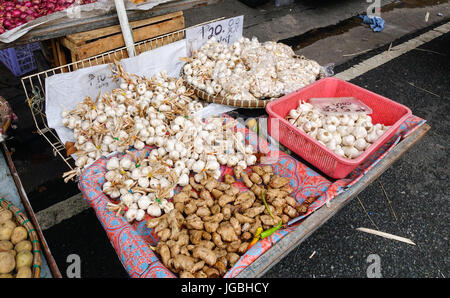 Manila, Philippinen - 20. Dezember 2015. Verkauf von Gewürzen im lokalen Markt in Manila, Philippinen. Stockfoto