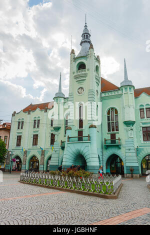 MUKATSCHEWE, UKRAINE - 25. April 2017: Rathaus von Mukatschewe. Stockfoto