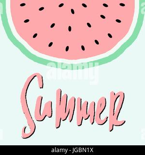 Abstrakte Darstellung mit Wassermelone Slice in rosa und grün auf hellblauem Hintergrund und Hand beschriftet Text in rosa. Sommer-Grußkarte. Stock Vektor