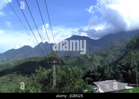 Die atemberaubende Landschaft von Sa Pa im Nordwesten Vietnam. Sapa ist bekannt für seine schönen Reis Terrasse und Heimat für mehrere Gruppen von Minderheiten in Vietnam. Stockfoto