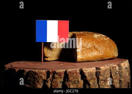 Französische Flagge auf einem Baumstumpf mit Brot isoliert Stockfoto