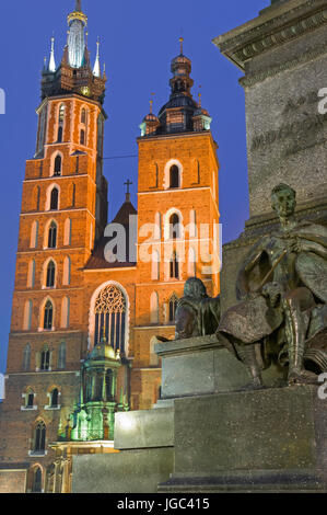 Kirche St. Mary und Adam Mickiewicz Statue Krakau Polen Stockfoto