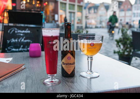 Lokales Bier im Café. Graslei Gent Belgien Stockfoto