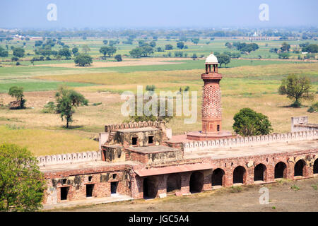 Hiran Minar und Karawanserei, Fatehpur Sikri, Indien Stockfoto