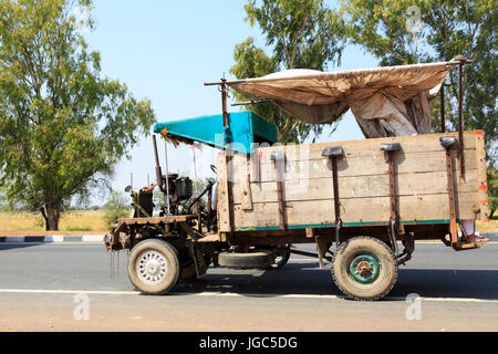 Schnellstraße in Rajasthan, Indien Stockfoto