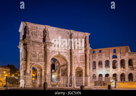 Bogen von Constantine und Kolosseum, Rom, Italien Stockfoto