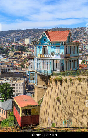 Calfulafquen Restaurant und Ascensor Artillería, Valparaiso, Chile, Südamerika Stockfoto