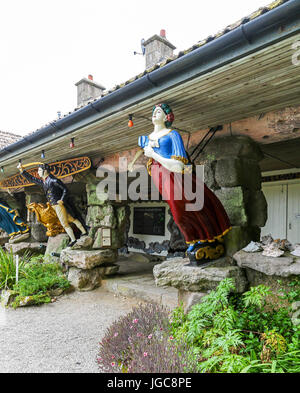 Galionsfiguren des Wracks von Schiffen im Valhalla in Tresco Abbey Gardens, Tresco Insel, Isles of Scilly, England, Vereinigtes Königreich. Stockfoto