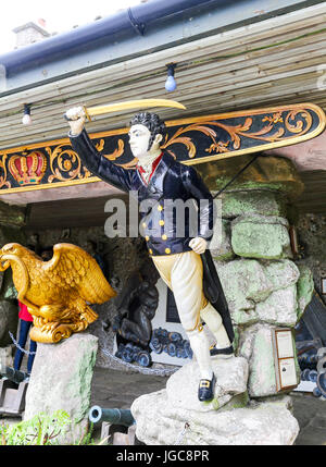 Galionsfigur aus The Palinurus zerstörten Schiff im Valhalla Museum in Tresco Abbey Gardens, Tresco Insel, Isles of Scilly, England, Vereinigtes Königreich. Stockfoto