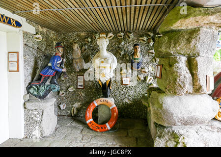 Galionsfiguren des Wracks von Schiffen im Valhalla in Tresco Abbey Gardens, Tresco Insel, Isles of Scilly, England, Vereinigtes Königreich. Stockfoto