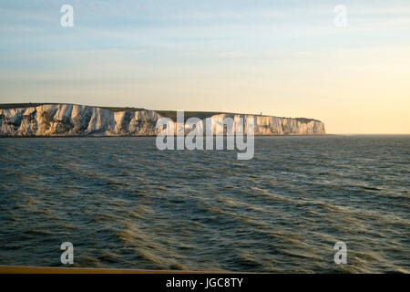 Der Hafen von Dover ist eine Cross-Channel-Fähre, Kreuzfahrtterminal ...