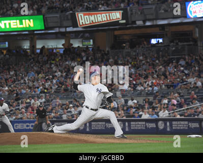 die Bronx, NY, USA. 3. Juli 2017. Masahiro Tanaka (Yankees), 3. Juli 2017 - MLB: Masahiro Tanaka von der New York Yankees gegen die Toronto Blue Jays Stellplätze während der Major League Baseball Spiel im Yankee Stadium in der Bronx, NY, USA. Bildnachweis: AFLO/Alamy Live-Nachrichten Stockfoto