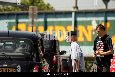 Camden, UK. 5. Juli 2017. Londoner genießen das warme Wetter in LondonÕs Camden Lock, Central London. Bildnachweis: Sebastian Remme/Alamy Live-Nachrichten Stockfoto