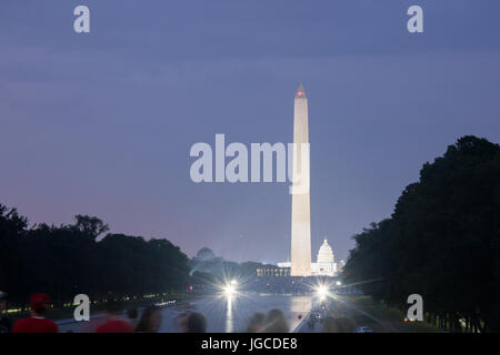 Washington, USA. 4. Juli 2017. Das Washington Monument kurz vor dem Start das Feuerwerk, 4. Juli 2017; Washington DC, Vereinigte Staaten von Amerika Credit: Angela Drake/Alamy Live-Nachrichten Stockfoto