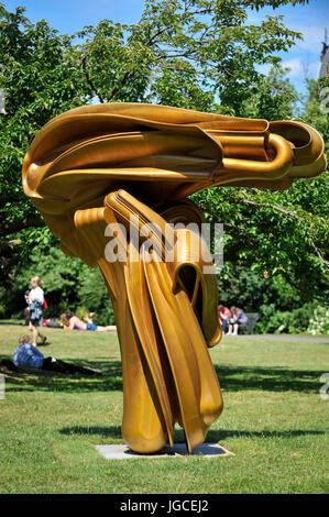 London, UK. 5. Juli 2017. "Schlaganfall", 2014, von Tony Cragg. Der Fries Schneeskulpturen-Festival öffnet für die Öffentlichkeit im Regents Park. Ausgestattet mit Outdoor-Werke von führenden Künstlern aus der ganzen Welt sind die Skulpturen auf dem Display vom 5 Juli bis 8. Oktober 2017. Bildnachweis: Stephen Chung/Alamy Live-Nachrichten Stockfoto