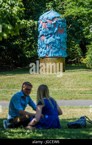 London, UK. 5. Juli 2017. Takuro Kuwata, Untitled (2016) - The Fries Sculpture Park 2017 umfasst großformatige arbeiten, legen Sie im englischen Garten. Die Anlagen bleiben auf Sicht bis 8. Oktober 2017. Bildnachweis: Guy Bell/Alamy Live-Nachrichten Stockfoto