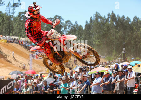 Tim Gajser #243 (SLO) im Honda Team HRC MXGP in Aktion während der MXGP World Championship 2017 Rennen von Portugal, Agueda, 2. Juli 2017. (Foto: Bruno Barros) Stockfoto