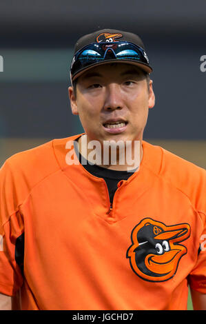 Milwaukee, WI, USA. 5. Juli 2017. Baltimore Orioles linker Feldspieler Hyun so Kim #25 vor der Major League Baseball Game zwischen den Milwaukee Brewers und den Baltimore Orioles im Miller Park in Milwaukee, Wisconsin. John Fisher/CSM/Alamy Live-Nachrichten Stockfoto