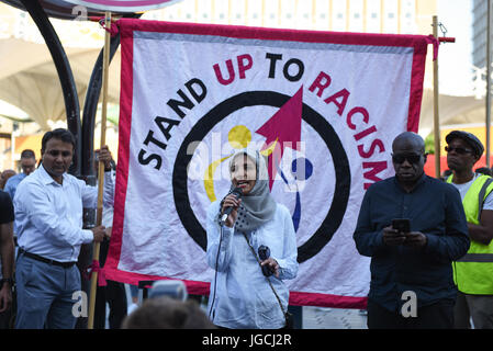 London, UK. 5. JULI 2017. "STOP ACID ATTACKS" Notfall Protest vor dem Bahnhof Stratford in East London. Demonstranten versammelt, um gegen die jüngsten Säureangriffe und zunehmende Islamophobie zu protestieren. Bildnachweis: ZEN - Zaneta Razaite / Alamy Live News Stockfoto