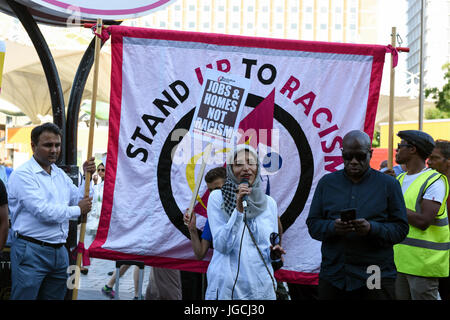 London, UK. 5. JULI 2017. "STOP ACID ATTACKS" Notfall Protest vor dem Bahnhof Stratford in East London. Demonstranten versammelt, um gegen die jüngsten Säureangriffe und zunehmende Islamophobie zu protestieren. Bildnachweis: ZEN - Zaneta Razaite / Alamy Live News Stockfoto