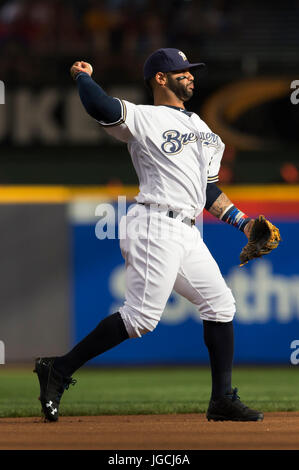 Milwaukee, WI, USA. 5. Juli 2017. Milwaukee Brewers zweiter Basisspieler Jonathan Villar #5 in Aktion während der Major League Baseball Spiel zwischen den Milwaukee Brewers und den Baltimore Orioles im Miller Park in Milwaukee, Wisconsin. John Fisher/CSM/Alamy Live-Nachrichten Stockfoto