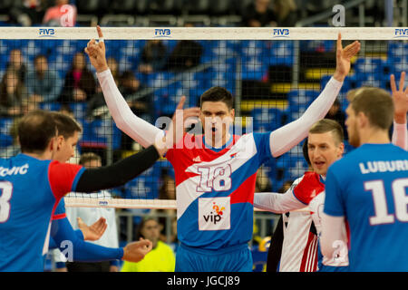 Curitiba, Brasilien. 5. Juli 2017. Marko Podrascanin während der Welt-Liga Volleyball in der Partie zwischen Serbien und den USA statt, an der Arena da Baixada in Curitiba, PR. Credit: Reinaldo Reginato/FotoArena/Alamy Live News Stockfoto