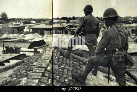 (170706)--Peking, 6. Juli 2017 (Xinhua)--Datei Foto von japanischen militärischen Korrespondent zeigt japanische Soldaten während der "7 Juli Vorfall" in Peking. China war die erste Nation zum Kampf gegen faschistische Kräfte. Der Kampf begann am 18. September 1931, als japanische Truppen ihre Invasion in Nordostchina begannen. Es wurde intensiviert, als umfassende Invasion Japans nach einem entscheidenden Access Point begann nach Peking, provozierte Brücke, auch bekannt als Marco Polo am 7. Juli 1937 durch japanische Truppen angegriffen wurde. (Xinhua) (Mcg) Stockfoto