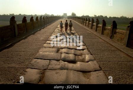 (170706)--Peking, 6. Juli 2017 (Xinhua)--Datei Foto zeigt provozierte Brücke in Peking, Hauptstadt von China. China war die erste Nation zum Kampf gegen faschistische Kräfte. Der Kampf begann am 18. September 1931, als japanische Truppen ihre Invasion in Nordostchina begannen. Es wurde intensiviert, als umfassende Invasion Japans nach einem entscheidenden Access Point begann nach Peking, provozierte Brücke, auch bekannt als Marco Polo am 7. Juli 1937 durch japanische Truppen angegriffen wurde. (Xinhua) (Mcg) Stockfoto