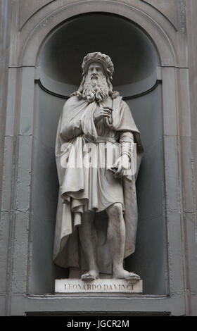 Leonardo da Vinci Statue an der Fassade der Galerie der Uffizien Stockfoto