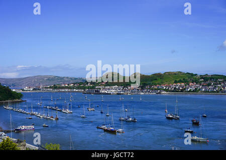 Blick über die Mündung des Conwy in Richtung Deganwy, Nord Wales UK. Stockfoto