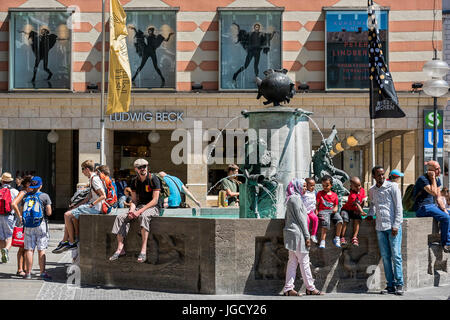 Fischbrunnen am günstig, München, Deutschland Stockfoto