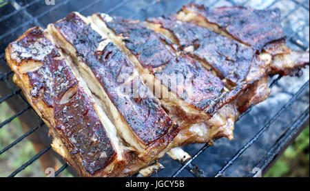 Hammel Rippen auf grill Stockfoto