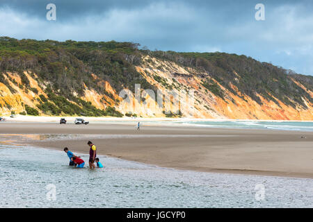 Doppelte Insel Punkt und die farbigen Sand von Rainbow Beach, Great Sandy Nationalpark, Queensland, Australien Stockfoto